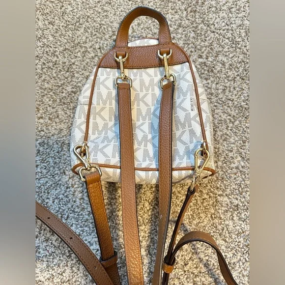 Micheal Kors Extra small backpack - Picture 3 of 6